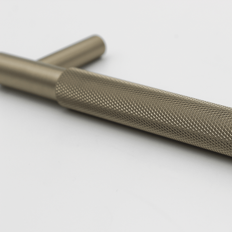 Knurled Brushed Gold Stainless Steel Cabinet Pull Handle 170mm detail