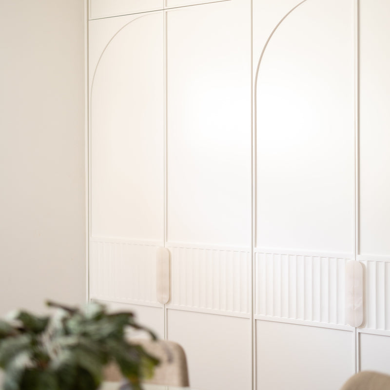 White Onyx Cabinet Pull Handle 320mm (Pair) detail